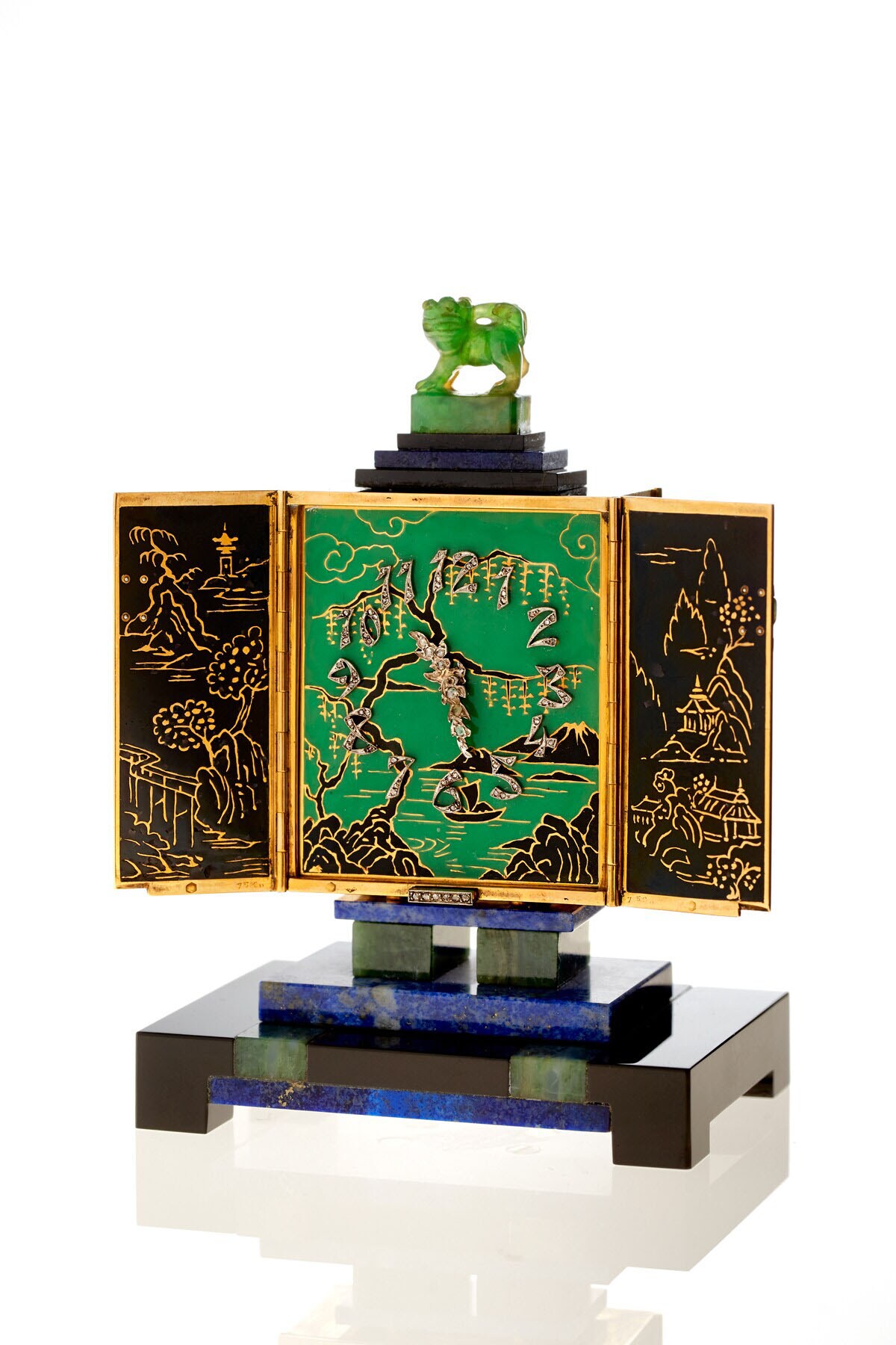 Exposition Lacloche_Pendulette, onyx, lapis-lazuli, jade, émail,diamants, 1925. Fabrication atelier Verger-collprivée_Benjamin Chelly