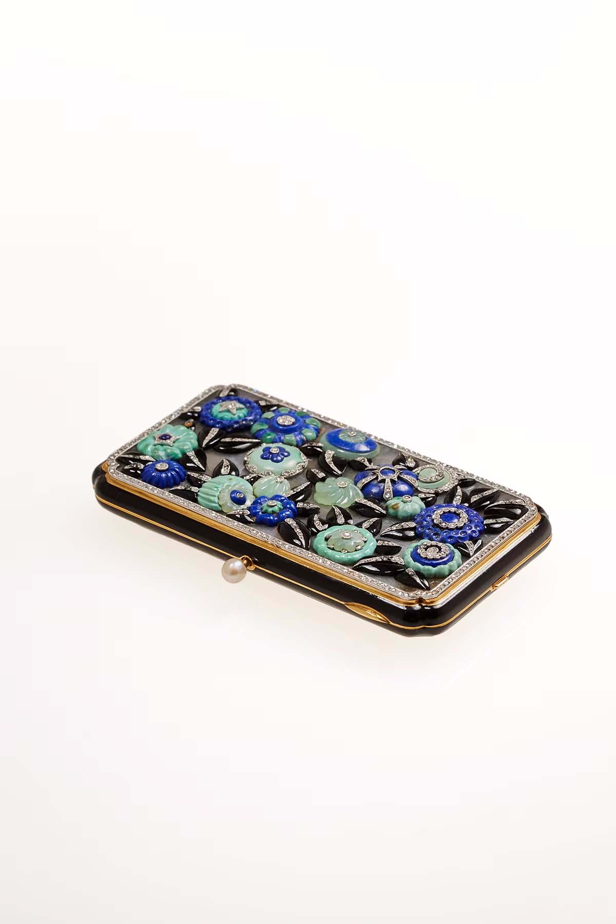 Nécessaire de beauté, émail, lapis-lazuli, jade, turquoise, onyx, perle, diamants, platine et or, 1925, LA Coll privée_ c.Benjamin Chelly