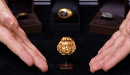 Gold and jewelry from antiquity to renaissance period
