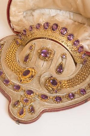 A History of Jewelry, from Louix XIV to Art Deco (4h) A History of Jewelry, from Louix XIV to Art Deco (4h)