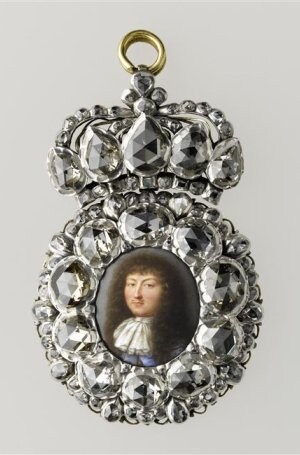 Portrait box of Louis XIV.jpg