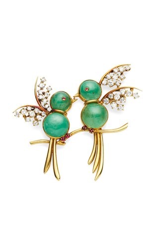 Asset07 - Van Cleef & Arpels, Two woodpecker clip, 1949, Yellow gold, emeralds, rubies, diamonds © Van Cleef & Arpels Collection
