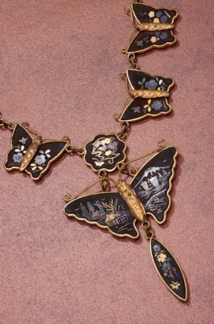 Necklace with butterflies, Japan, late 1800s, gold and silver-gilt shakudo. Private Collection. Photo - L'ECOLE, School of Jewelry Arts - B. Chelly (.jpg