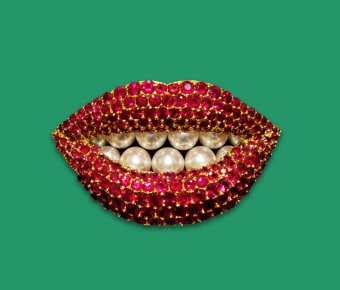Reproduction of Salvador Dalí’s "Ruby Lips" brooch by Henryk Kaston. © Photo Robin Hill