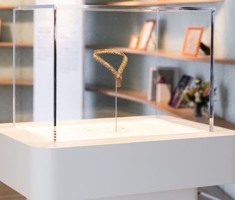 Designing Jewels_Scenography for Slider 6