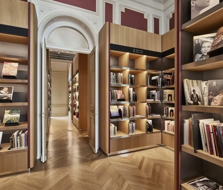 Internal view of the library of L’ÉCOLE, School of Jewelry Arts