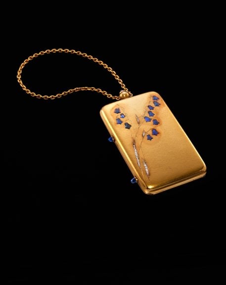 Compact, ca. 1910, Yellow Gold, sapphire, and diamond, Liang Yi Museum, Hong Kong 