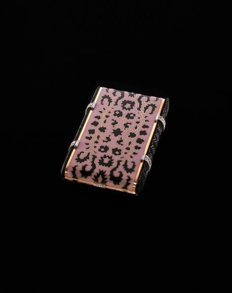 Vanity case, ca. 1930, Gold, enamel, and diamond, Liang Yi Museum, Hong Kong