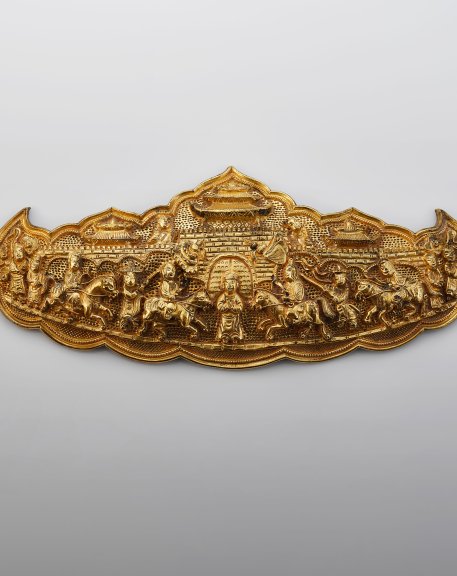 Head back ornament (manguan) with historical scene 