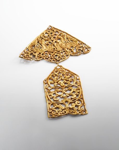 Plaques with bird motifs 