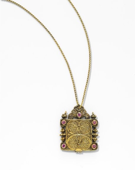 Amulet containing scripture on parchment, Unsigned, Late 17th cent, Gold, rubies, Photo © Tony Falcone