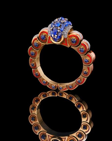 Bracelet en or, émail, rubis gravés, diamants, fabriqué en 1938 par l’atelier Verger pour Jacques Lacloche. Collection privée. Photo Benjamin Chelly.