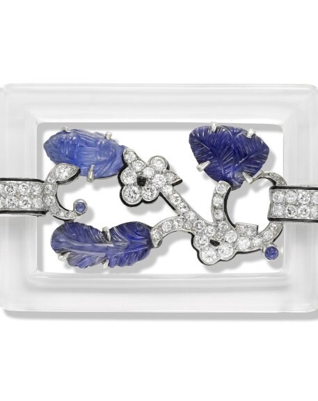 Buckle clip, Cartier, 1928, Platinum, gold, rock crystal, sapphires, diamonds, enamels - Photo © Tony Falcone