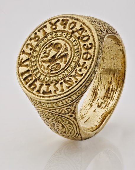 Byzantium, 14th century Gold ring with the name Theodoros Silibritzianos Guy Ladrière Collection