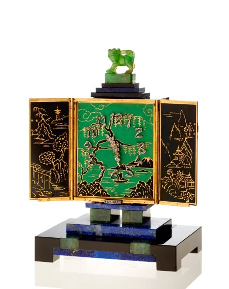 Small clock, onyx, lapis lazuli, jade, enamel and diamonds, 1925. Made by the Atelier Verger. LA Collection privée. Photo Sotheby’s.