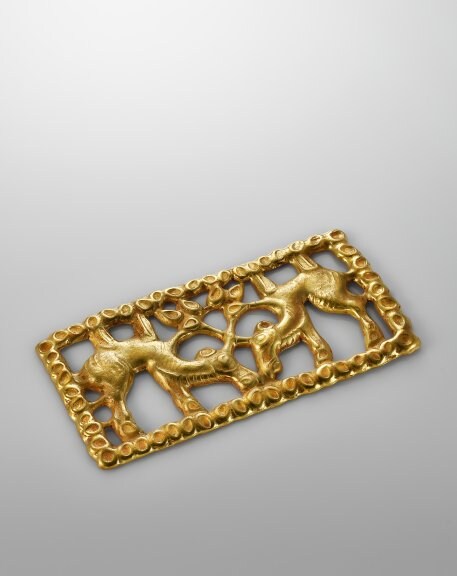 Gold camel-design belt and ornamental plaque, 2nd to 1st century BCE,  Courtesy of the Mengdiexuan Collection. Photo Picspark Co