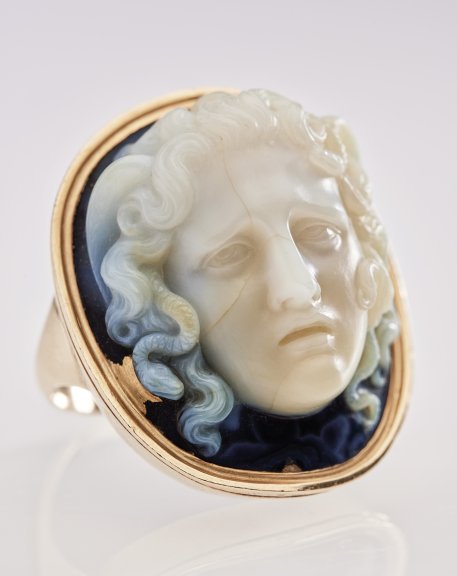 2nd-1st century BC (?) Medusa Sardonyx cameo on modern gold ring Guy Ladrière Collection