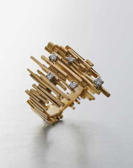 Jean Vendome, ring Z, 1958, yellow gold and diamonds. Private collection. Photo Benjamin Chelly