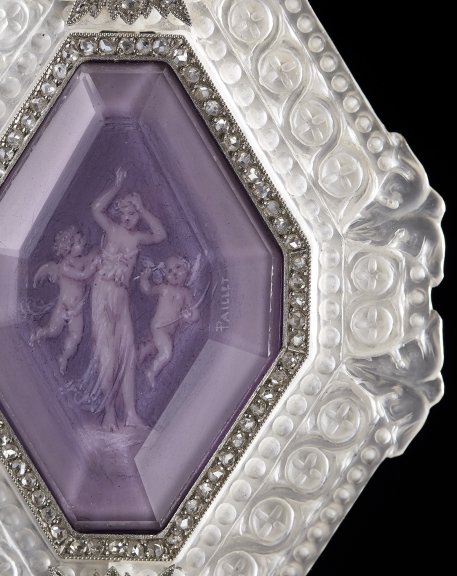 Pendant-watch of a lady in sculpted rock crystal