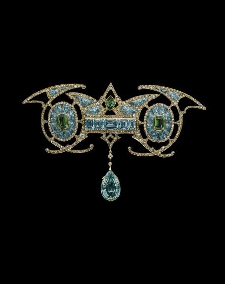 Through the eyes of a connoisseur - Aquamarine Stomacher Brooch by Georges Fouquet - ©Albion Art Jewellery Institute, Photo Tsuneharu Doi