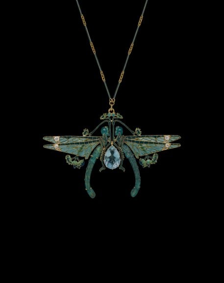 Through the eyes of a connoisseur - Dragonfly Pendant by René Lalique - ©Albion Art Jewellery Institute, Photo Tsuneharu Doi