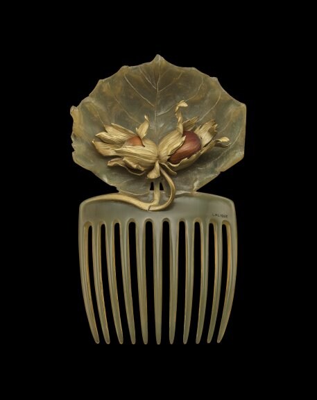Through the eyes of a connoisseur - Hazelnut Hair Comb by René Lalique - ©Albion Art Jewellery Institute, Photo Tsuneharu Doi