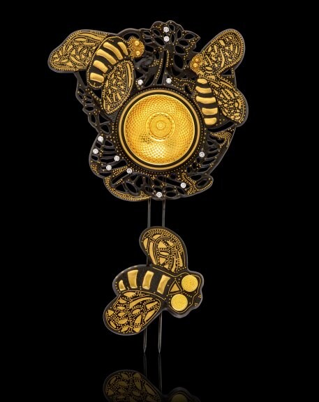 Bumblebee brooch，Daniel Brush