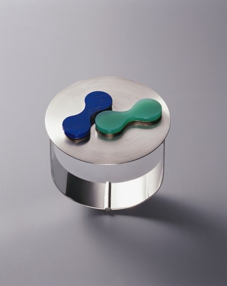 Friedrich Becker, bracelet in white gold, lapis lazuli, chrysoprase – 1974 © Schmuckmuseum Pforzheim Photo Rüdiger
