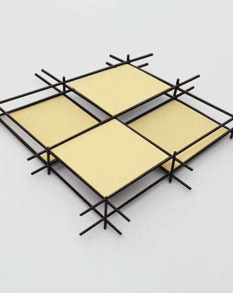 Georg Dobler, broche en acier, maillechort laqué – 1982 © Schmuckmuseum Pforzheim Photo Rüdiger Flöter