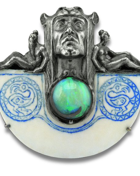 Rudolf Kowarzik, brooch in silver, ivory, opal – Pforzheim, ca. 1910 © Schmuckmuseum Pforzhe Photo Rüdiger Flöter