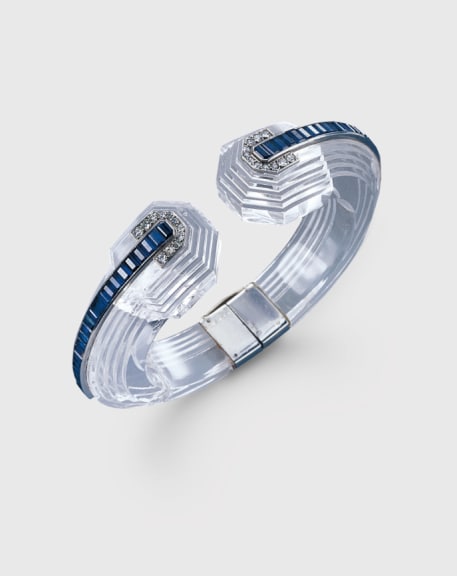 René Boivin, bangle in pla[num, rock crystal, sapphires, diamonds – About 1925 © Schmuckmuseum Pforzhe Photo Guenther Meyer