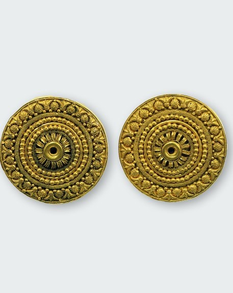 Etruscan earrings in gold (granula[on technique) – 6th century BC © Schmuckmuseum Pforzheim Photo Guenther Meyer
