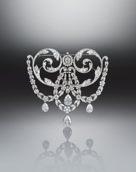 Diamond stomacher with detachable chain and diamond pendants, An Eye For Beauty, Illuminata Jewelry Collection Exhibition, L'ECOLE, School of Jewelry Arts, K11 MUSEA, Hong Kong