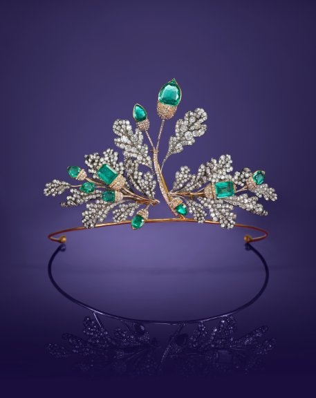 Emerald tiara. An Eye For Beauty, Illuminata Jewelry Collection Exhibition, L'ECOLE, School of Jewelry Arts, K11 MUSEA, Hong Kong