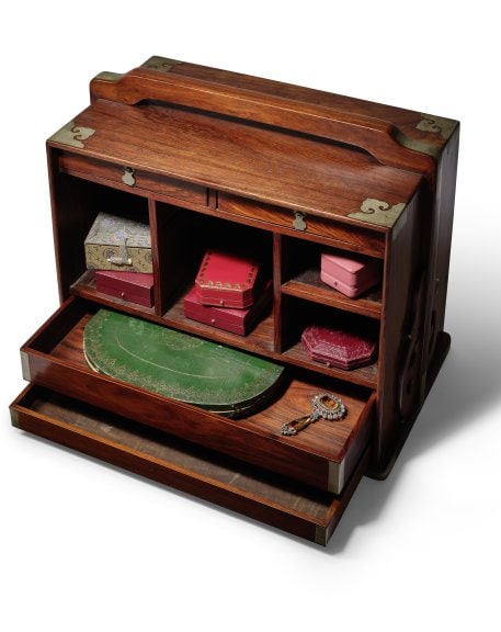 Portable chest