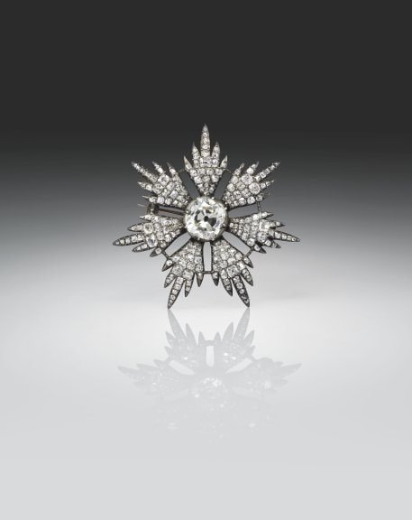 鑽石花形胸針，鑽石和銀，18世紀，千燈室藏品© L'ÉCOLE Van Cleef & Arpels, 圖片：Picspark Co，，《美學之眸：千燈室珠寶珍藏展》，L'ECOLE珠寶藝術學院, K11 MUSEA, Hong Kong