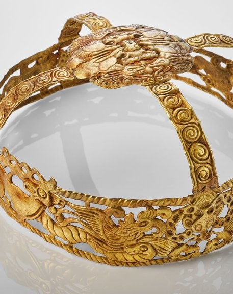 A gold headdress ornament, 4th to 3rd century BCE, Courtesy of the Mengdiexuan Collection