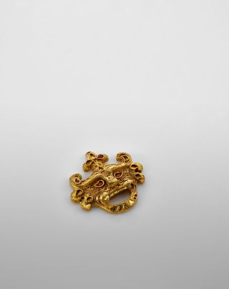 Gold headdress plaque, 3rd to 6th century, Courtesy of the Mengdiexuan Collection. Photo Picspark Co