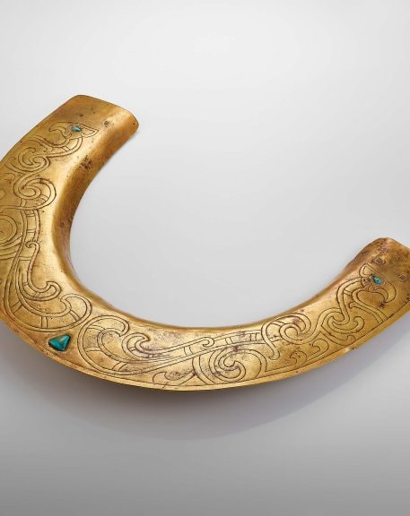 Gold neckclace ornaments or pectoral, 4th to 3rd century BCE, Courtesy of the Mengdiexuan Collection. Photo Picspark Co