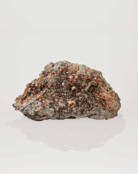 鈣鋁榴石：石榴石. 礦石奇珍展覽，L'ECOLE珠寶藝術學院，K11 MUSEA，香港