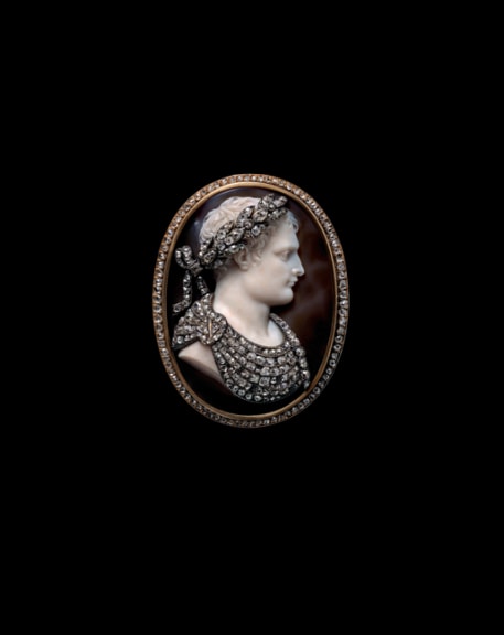 Brooch with cameo portrait of Napoleon I Nicola Morelli (1771–1838) Early 19th century Gold, silver, diamonds, agate Signed: MORELLI l × w: 1 ¾ × 1 ⅜ in. (48 × 36.5 mm) Private collection - © Nils Herrmann