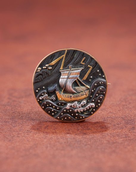 Brooch with a boat in a thunderstorm Japan, late 1800s Gold and silver-gilt shakudo  Private Collection