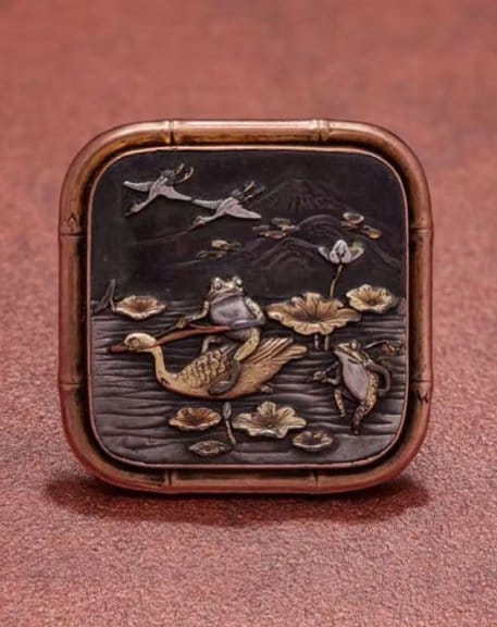 Brooch with frogs in a water lily pond, Exhibition “Shakudō: from Samurai Ornaments to Jewelry”, L'ÉCOLE, School of Jewelry Arts