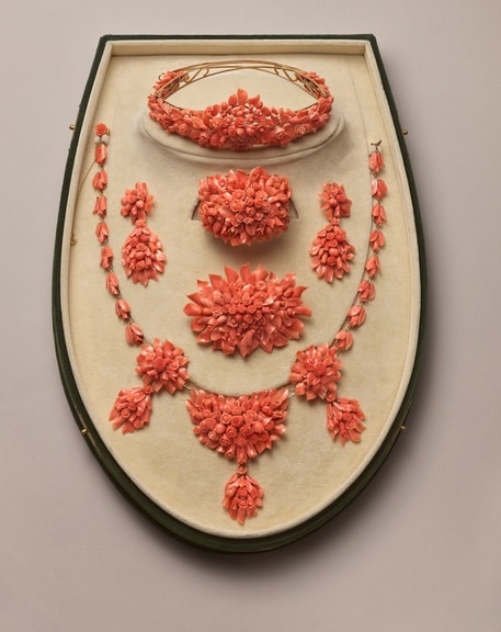 Sciacca coral (Corallium rubrum), fashioned in the traditional "flowers & leaves", Liverino Collection