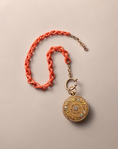 Pocket watch with coral chain (back), Liverino Museum (c) L'ECOLE - Nils Herrmann