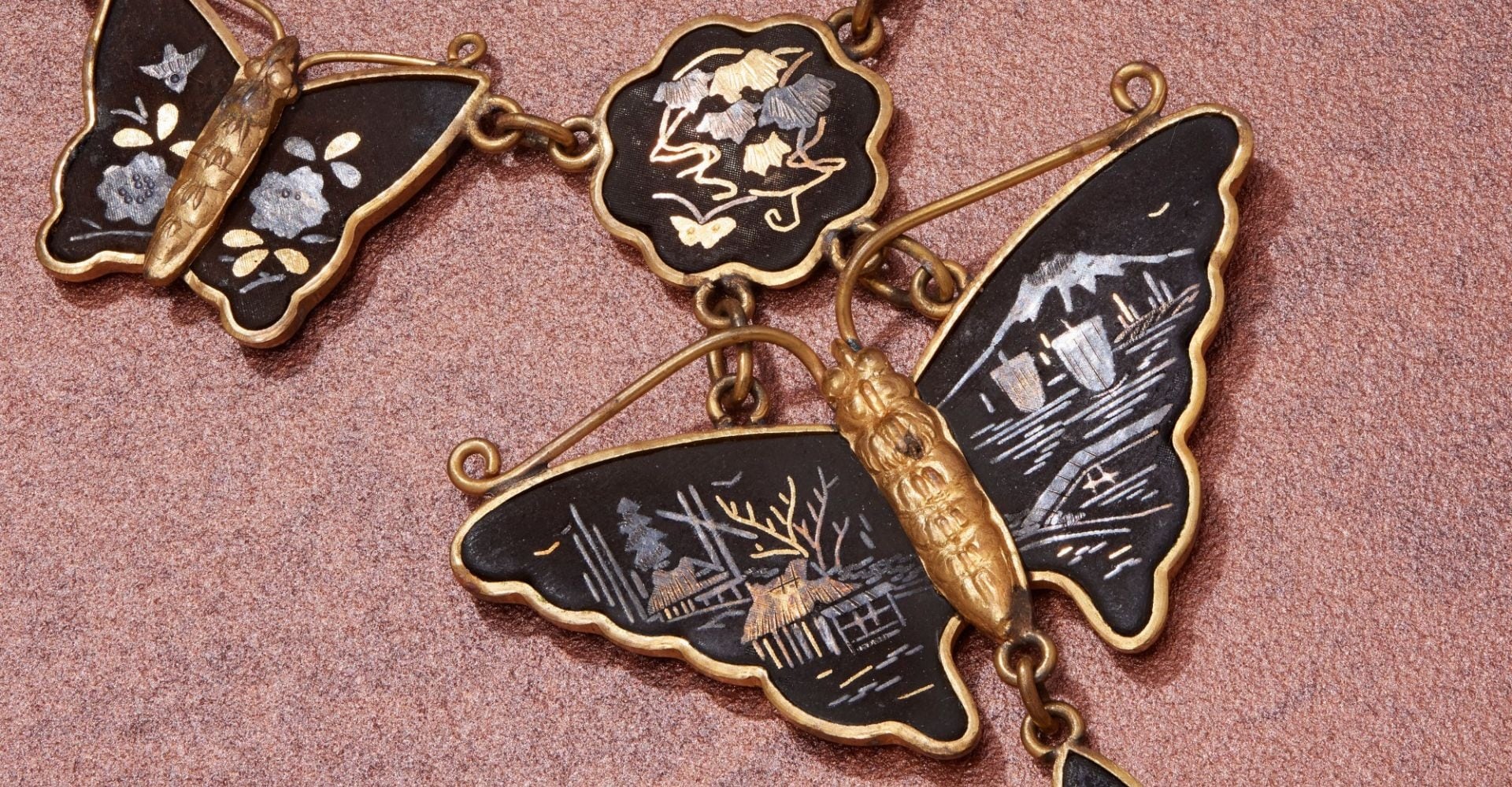Necklace with butterflies, Japan, late 1800s, gold and silver-gilt shakudo. Private Collection. Photo - L'ECOLE, School of Jewelry Arts - B. Chelly (.jpg