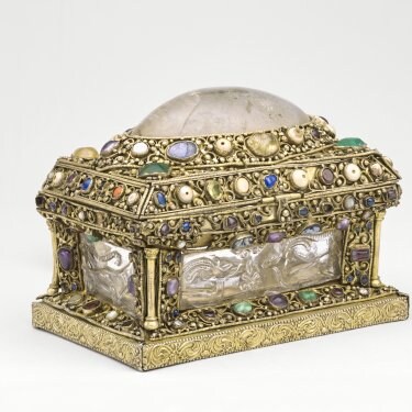 Reliquary chest.jpg
