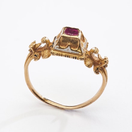 Enameled gold and ruby ring, 16th century. L’ÉCOLE, School of Jewelry Arts Collection. Photo: Benjamin Chelly