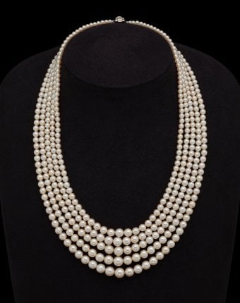 Necklace, c. 1910 Natural pearls, platinum Private Collection, courtesy of Albion Art Institute © Albion Art Jewellery Institute