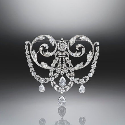 Stomacher at Illuminata Jewelry Collection Exhibition, L'ECOLE Asia Pacific, School of Jewelry Arts at K11 MUSEA, Hong Kong